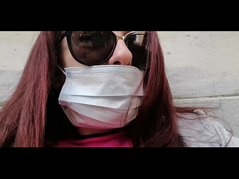 ❤️ Nicoletta analipiza kisasi kwa jirani yake na kukojoa kwenye karakana yake (Karantini Maalum ya Covid19 ya Italia) Ponografia ya mkundu