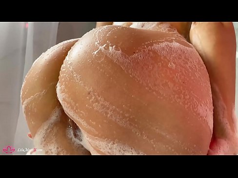 ❤️ Brunette Anapiga Pussy kwa Pussy kwa Vibrator hadi Orgasm kali katika Shower Ponografia ya mkundu