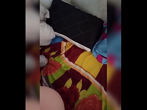❤️ Mwenzangu anakaa peke yake nyumbani kwa sababu mume wake anaenda likizo na mimi huchukua nafasi hiyo kumlamba na kumjaza maziwa. Ponografia ya mkundu