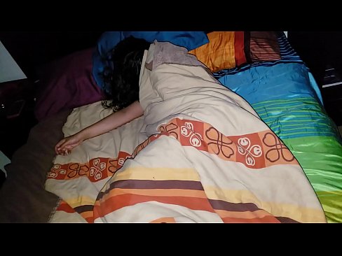 ❤️ Stepson akimtusi mama yake mdogo wa kambo wakati amelala. Ponografia ya mkundu